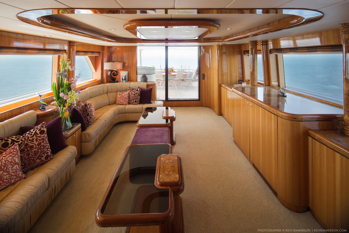 90 Horizon Luxury Yacht